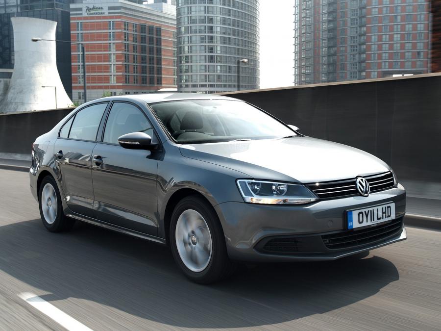 Volkswagen Jetta 2010 года  (UK) (фото 8 из 17)